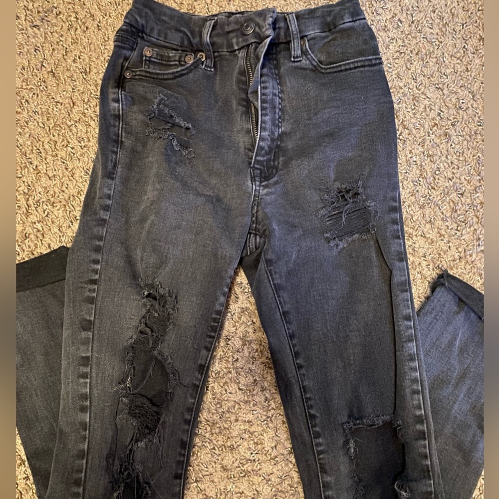 Women’s black Aeropostale ripped skinny jeans
